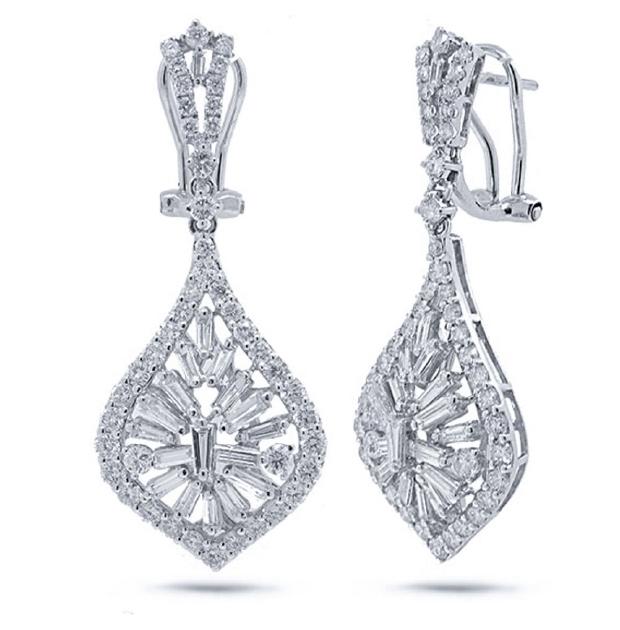 2.96 Ctw 18k White Gold Diamond Earring