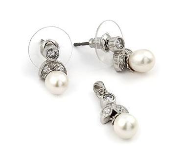 .925 Sterling Silver Synthetic Pearl Set With Cz Leaf Design